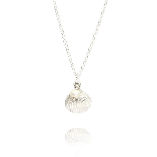 Zilveren schelp medium met parel, inclusief collier