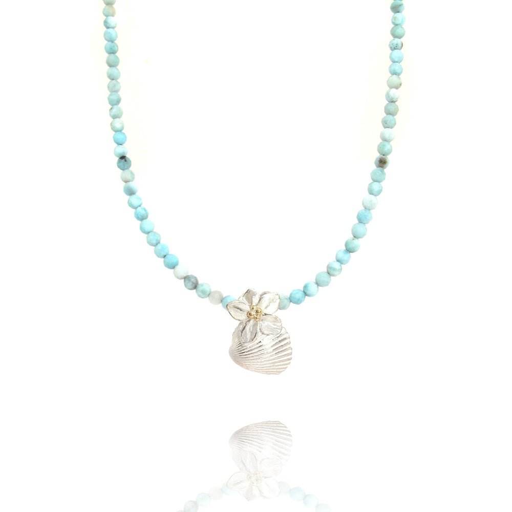 Pendant with shell and flower