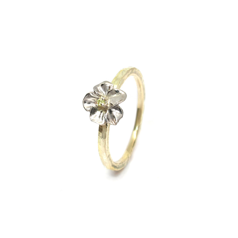 Gelbgoldring mit Weißgoldblume