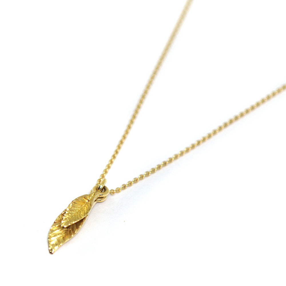 18 carat gold necklace with leaves