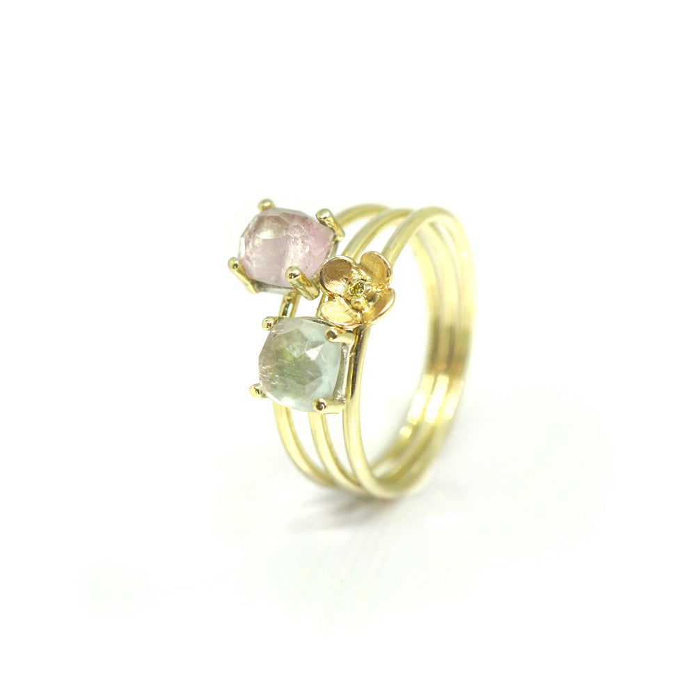 Fijne gouden ring met bloem en gele diamant