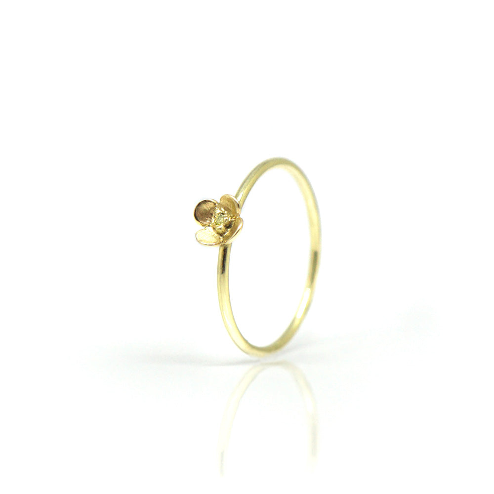 Fijne gouden ring met bloem en gele diamant