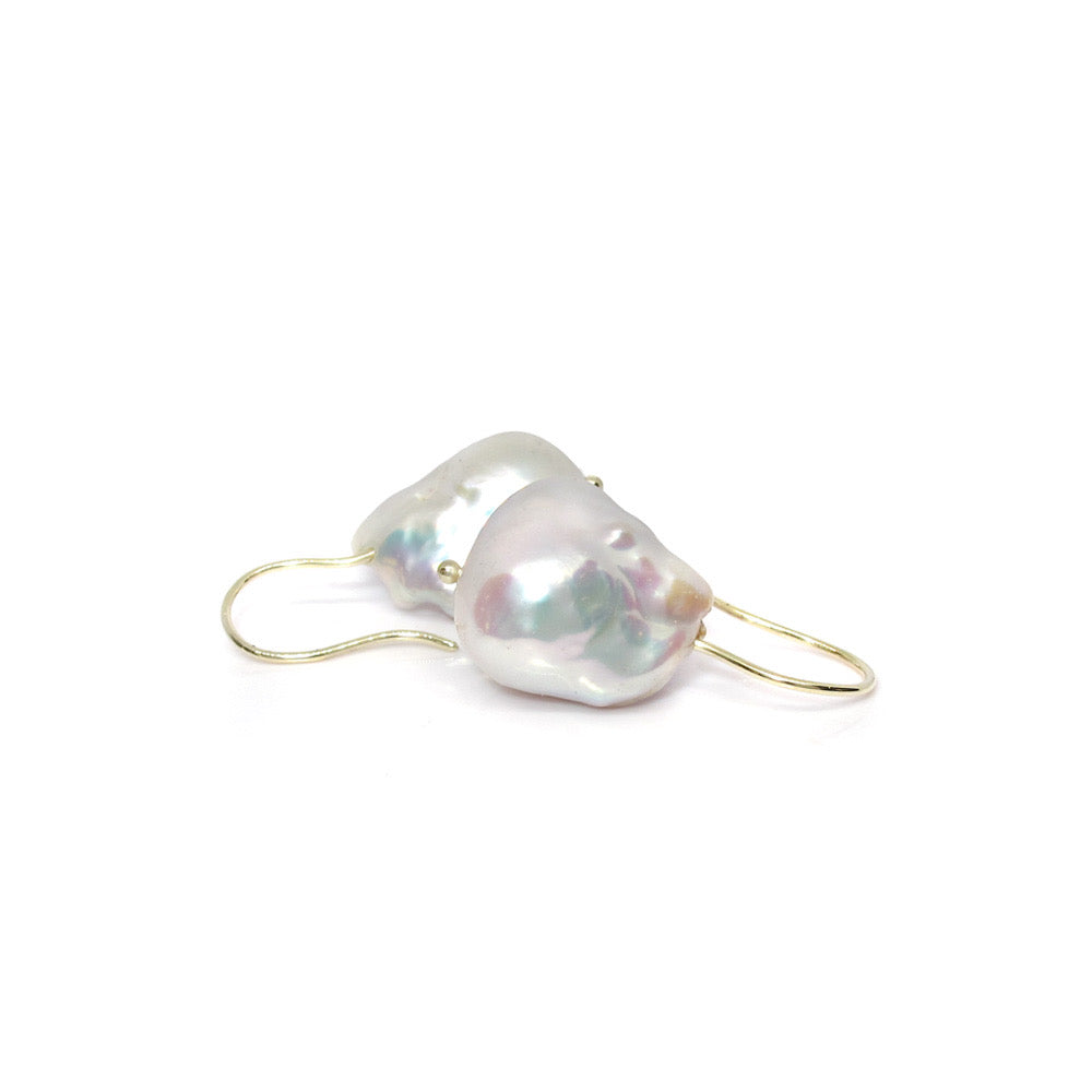Gouden oorhangers met zoetwaterparels