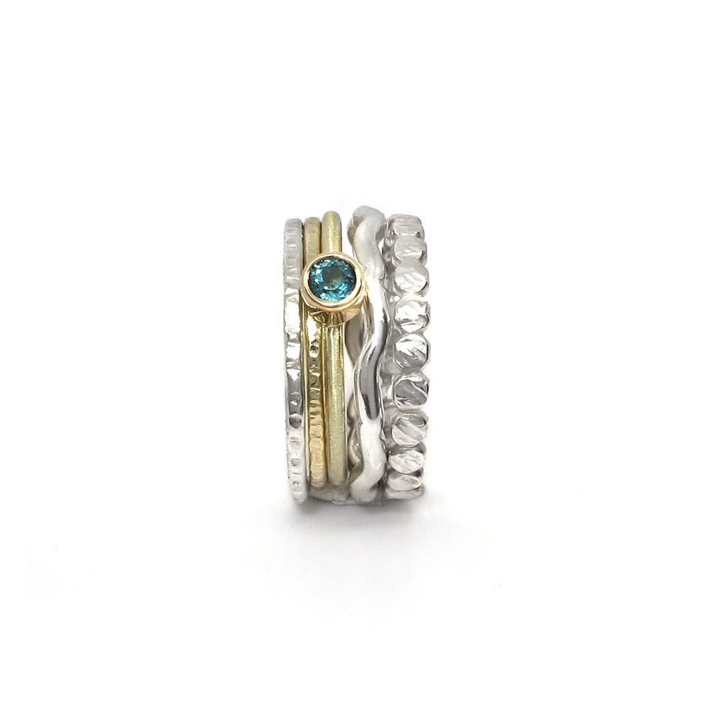 Silberner gewellter Gleitring