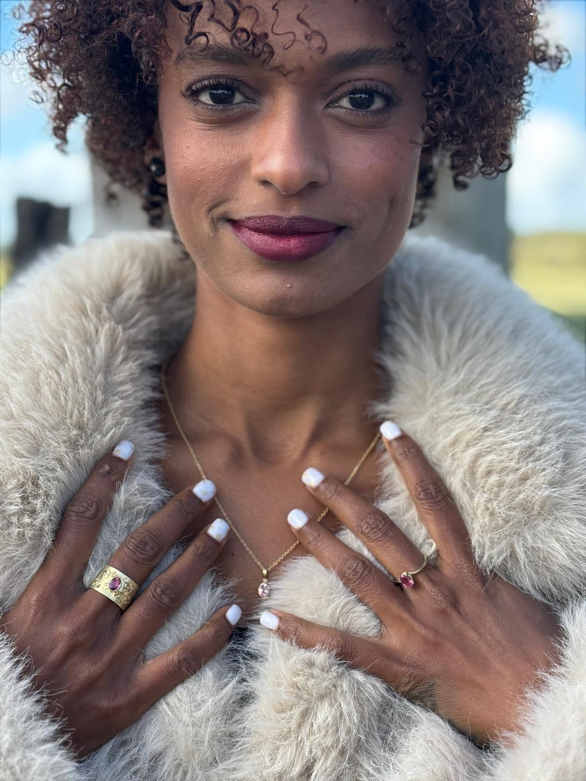 Goldring mit Blumen, Turmalin und Diamant