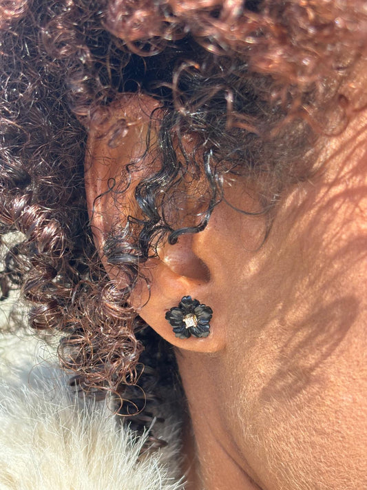 Oorstekers bloemen van onyx met diamant