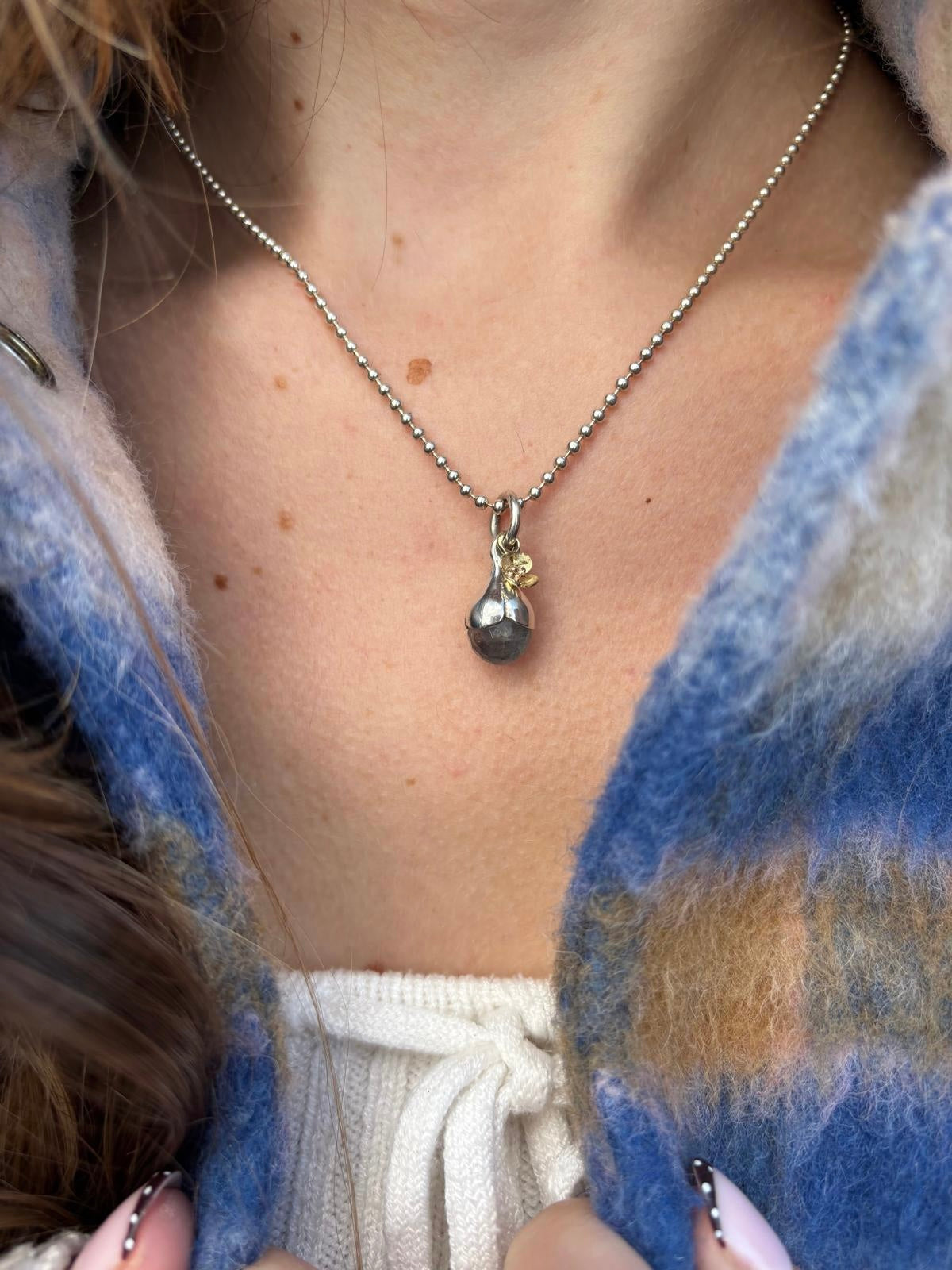 Combinatie flower buds inclusief collier