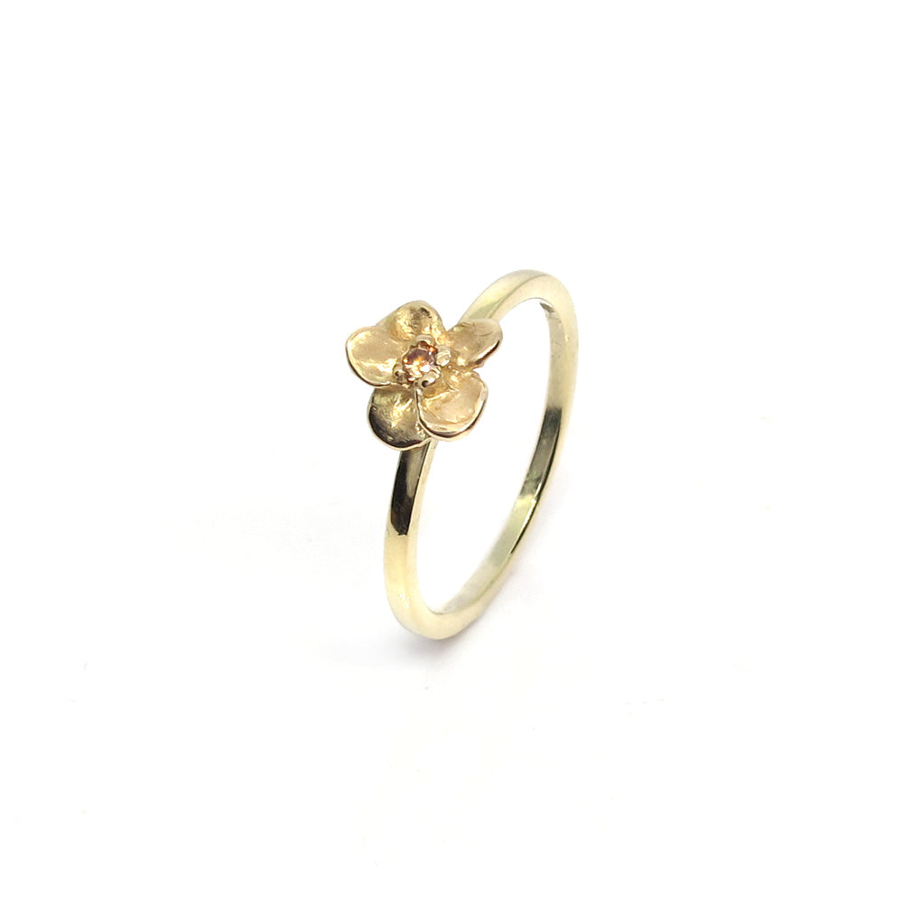 Feiner Goldring mit Blume und Diamant