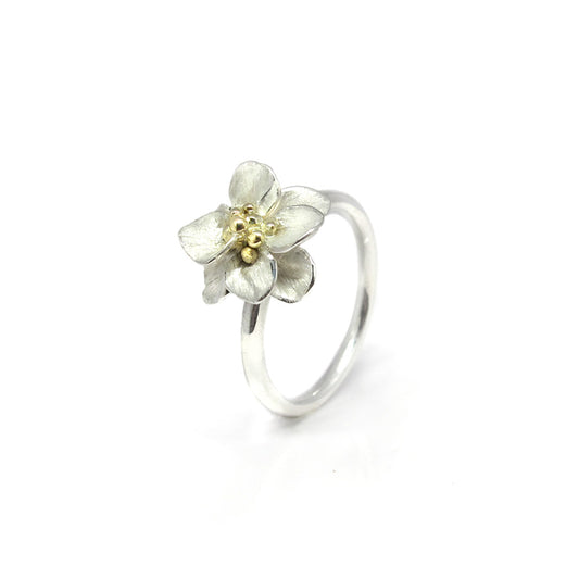 Zilveren ring met bloem