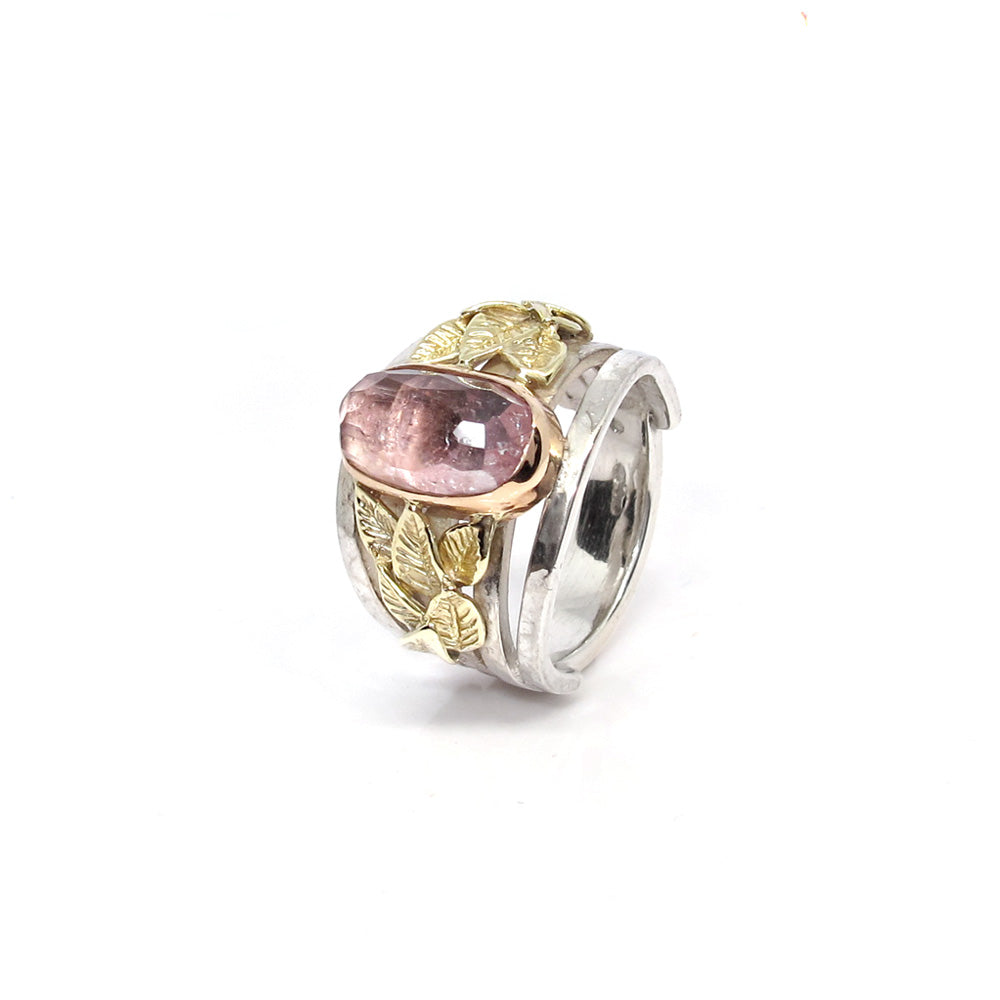 Gold mit silbernen Ringblättern und Turmalinrosa