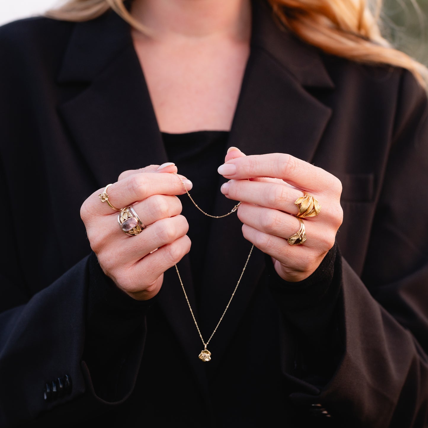 Gold mit silbernen Ringblättern und Turmalinrosa