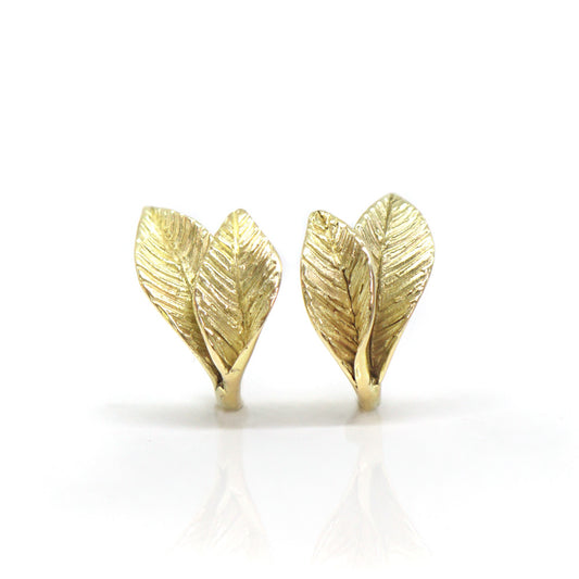 Oorsieraden met gouden blaadjes
