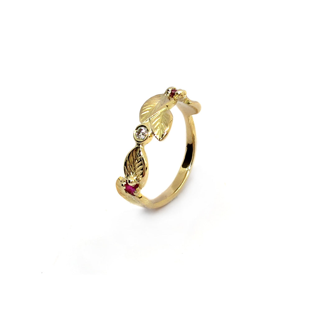 In opdracht gemaakt: Gouden ring met diamant en robijn