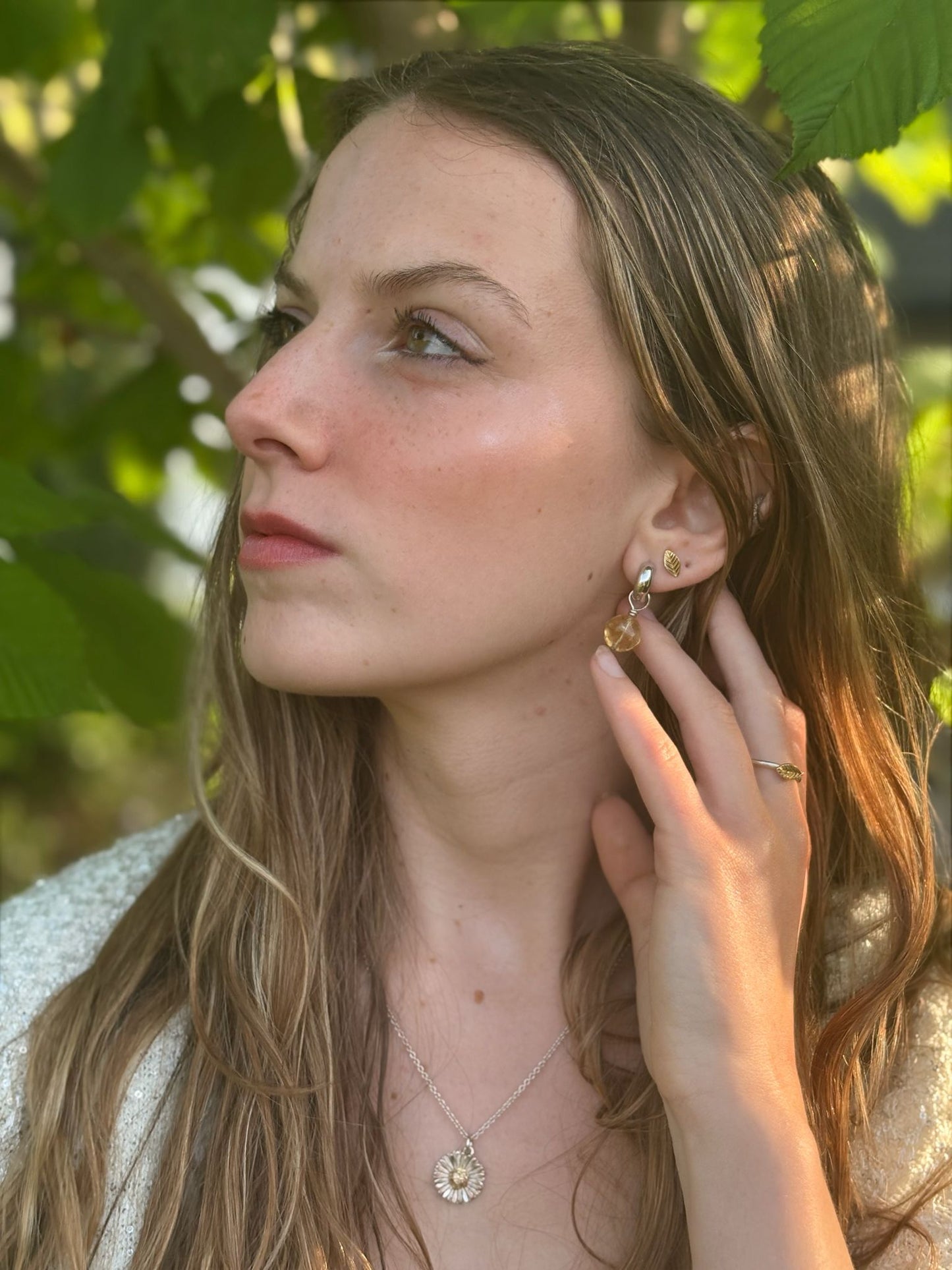Zilveren ring met gouden blaadje