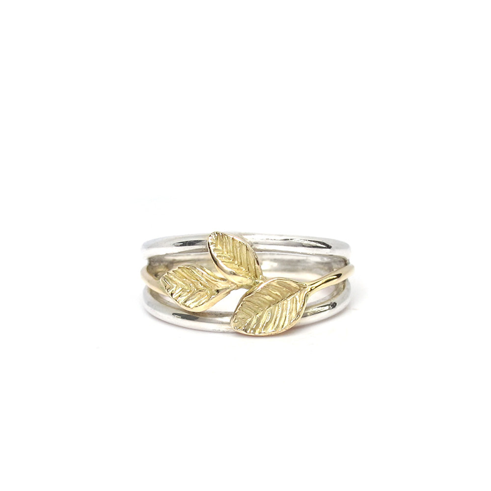 Zilveren ring met gouden blaadjes