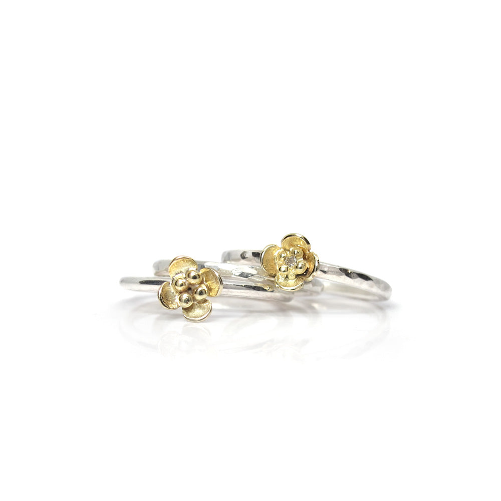 Zilveren ring met gouden bloemetje