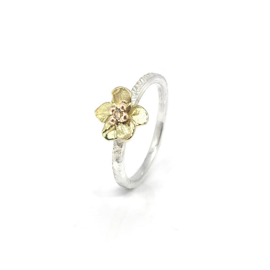 Zilveren ring met gouden bloem