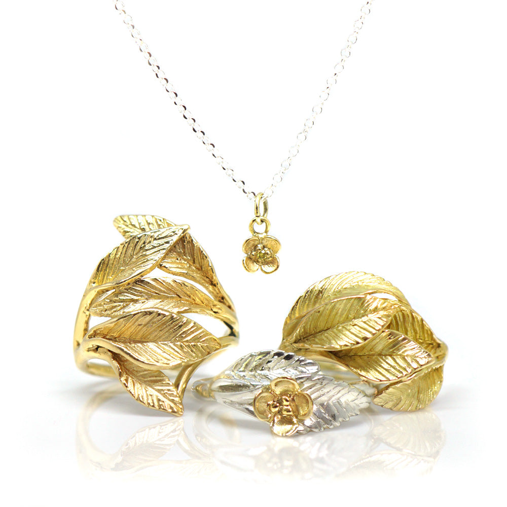 Gold ring with leaves
