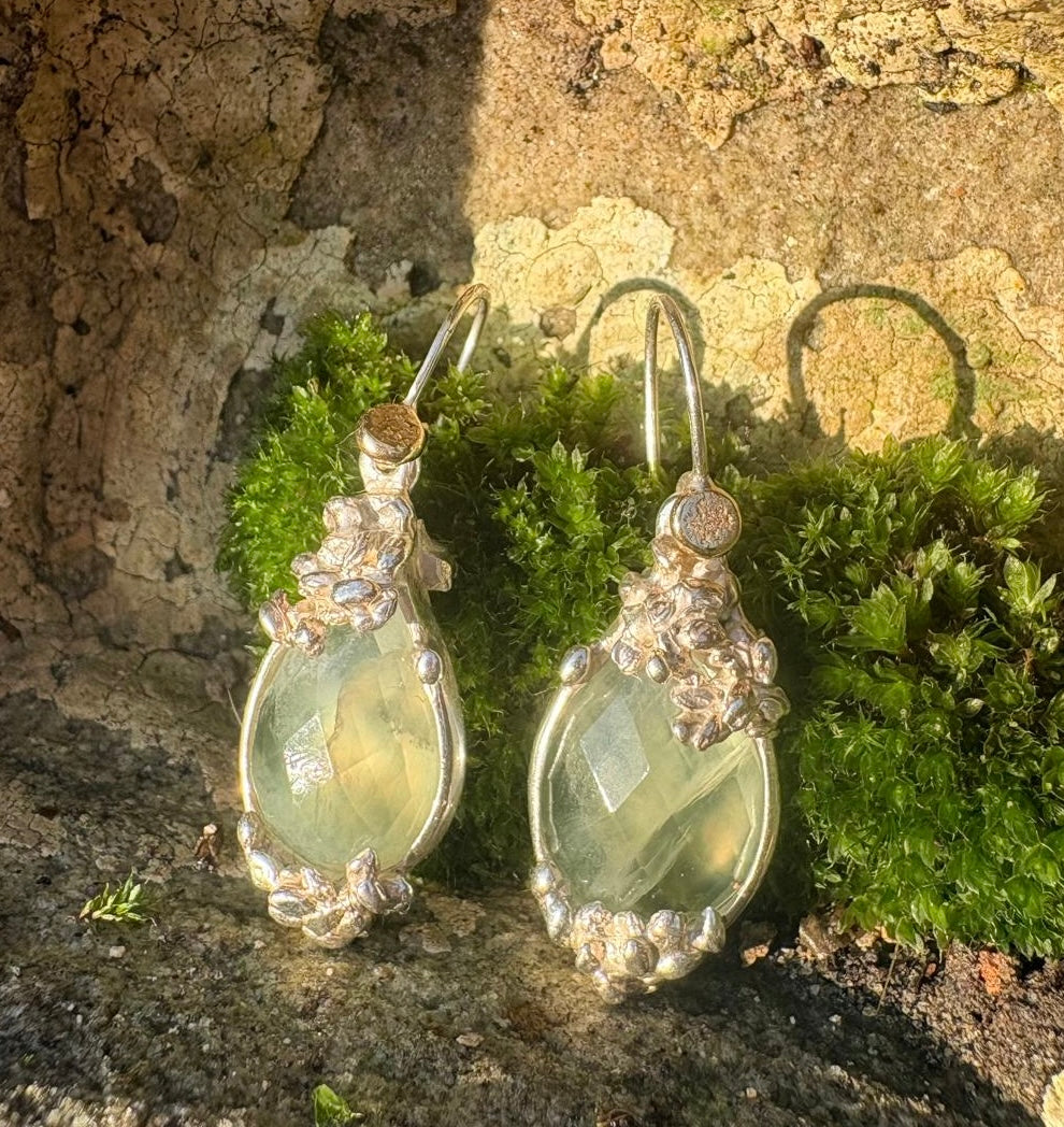 Nieuw in de webshop: Dunes’ Kiss oorhangers met prehniet.