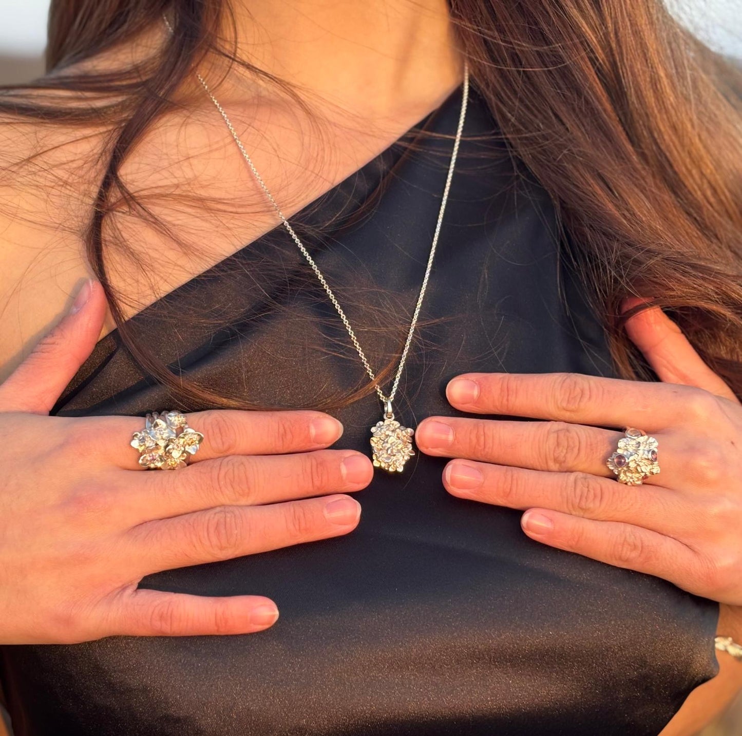 Auffälliger Silberring mit 7 Blumen