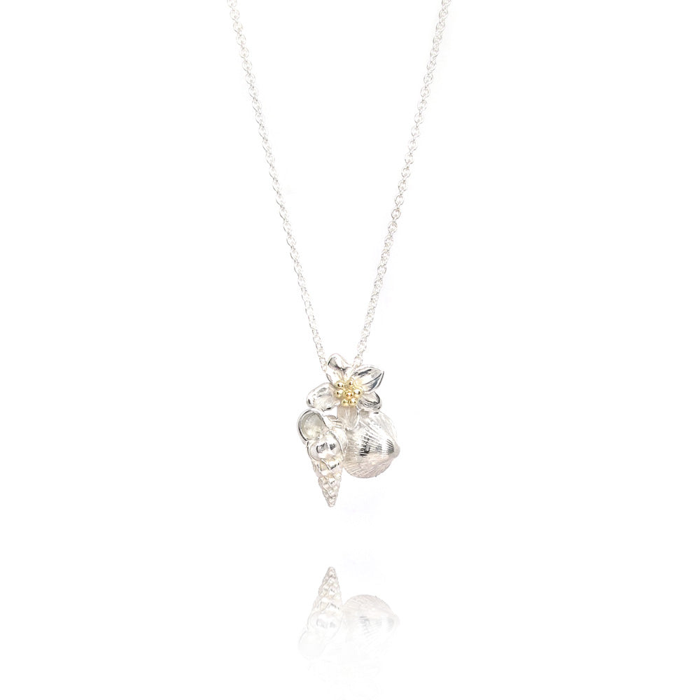 Pendant shells with silver and gold