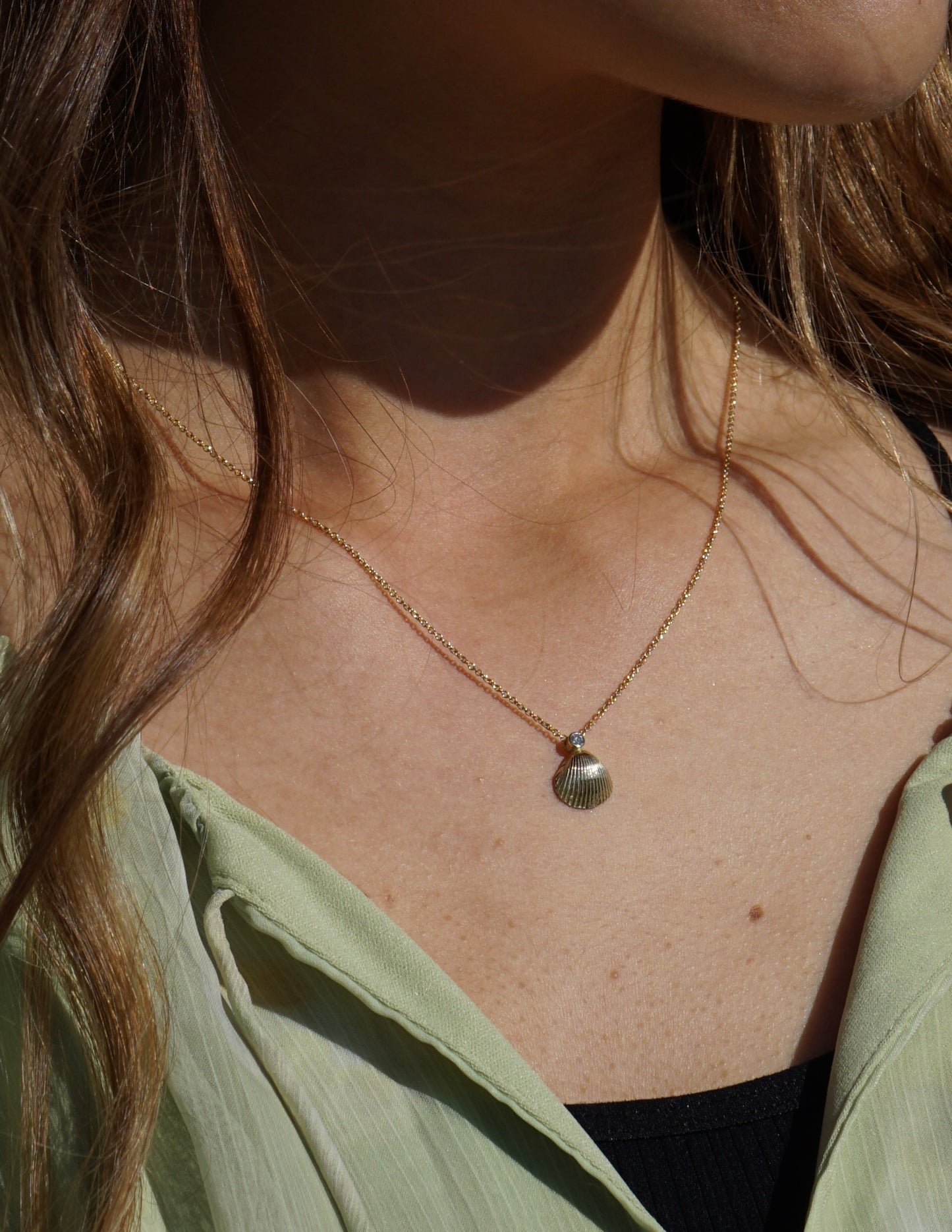 Golden shell pendant with diamond