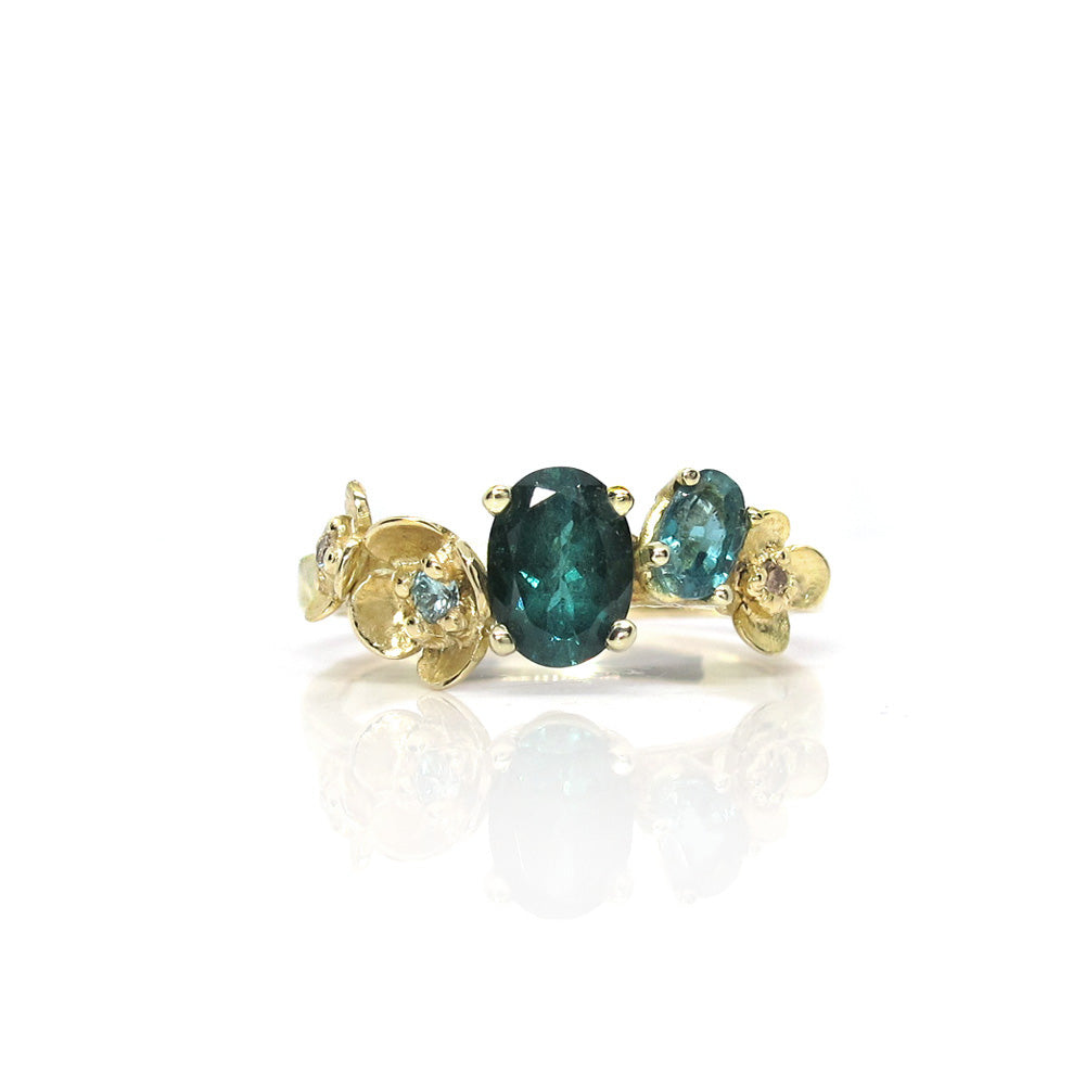Verlobungsring aus Gold mit Turmalin, Blumen und Diamant.