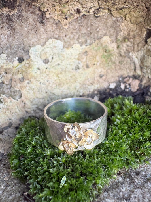 Wide silver ring with gold flowers and small diamonds