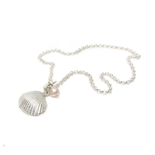 Enkelbandje beachtreasures zilver met parel en schelp.