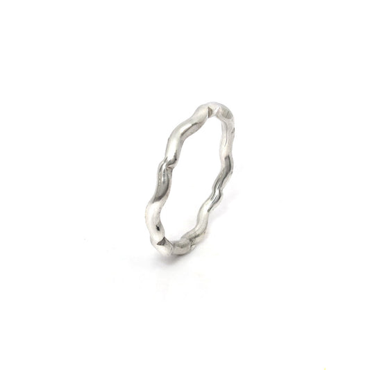 Silberner gewellter Gleitring