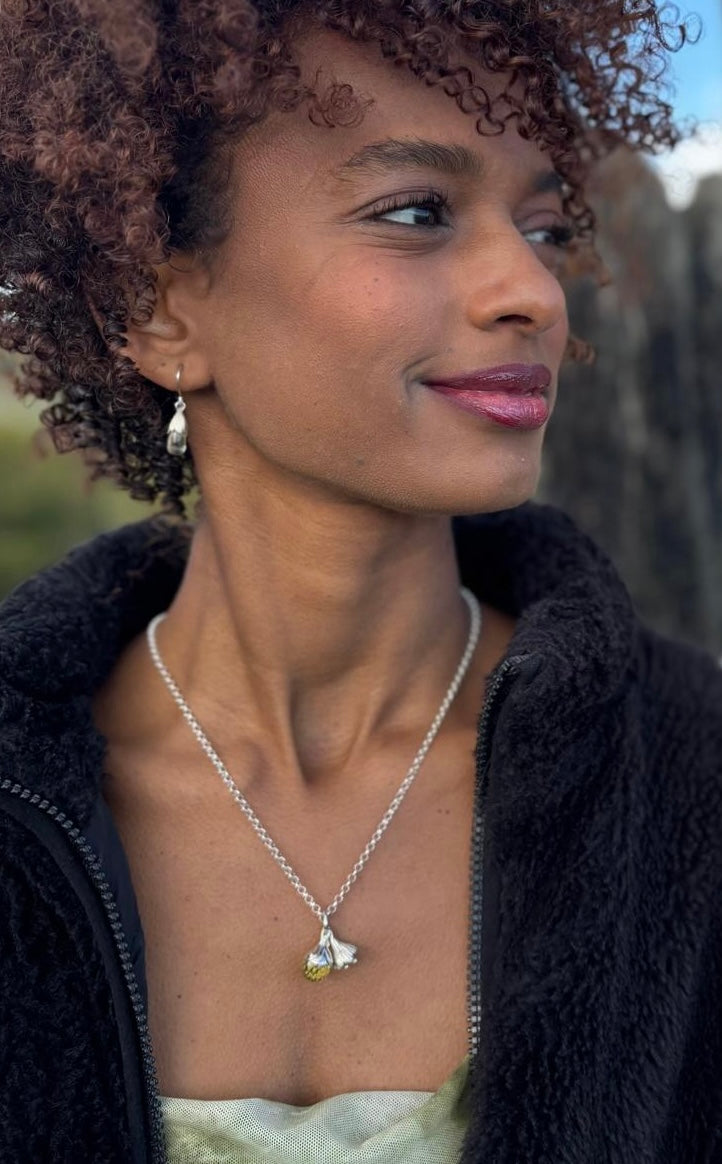 Combinatie flower buds inclusief collier