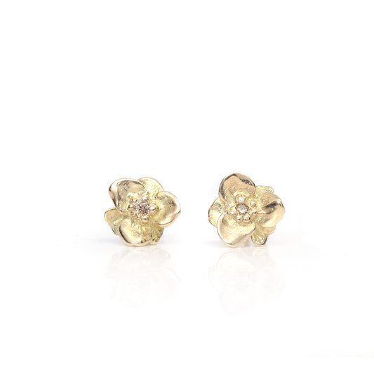 Goldene Blumen-Ohrstecker mit Diamant