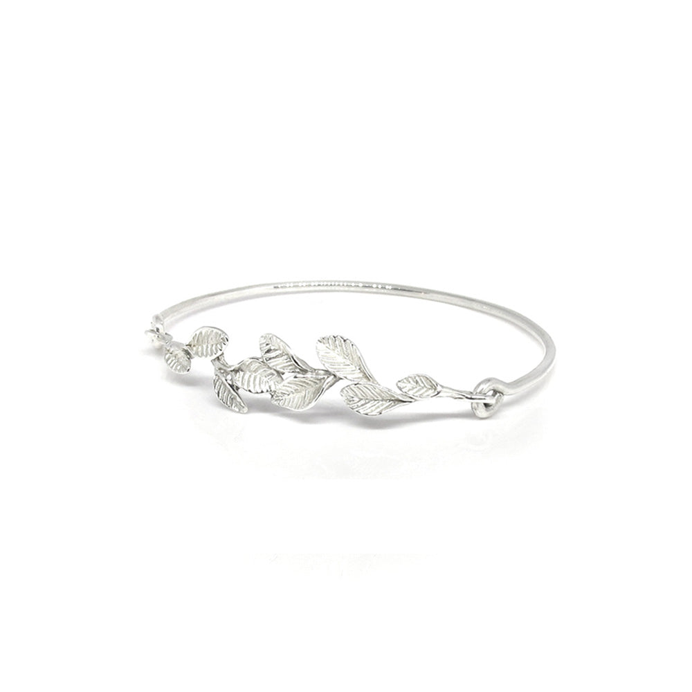 Silberarmband mit Blättern