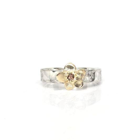 Ring mit goldener Blume und rosa Turmalin