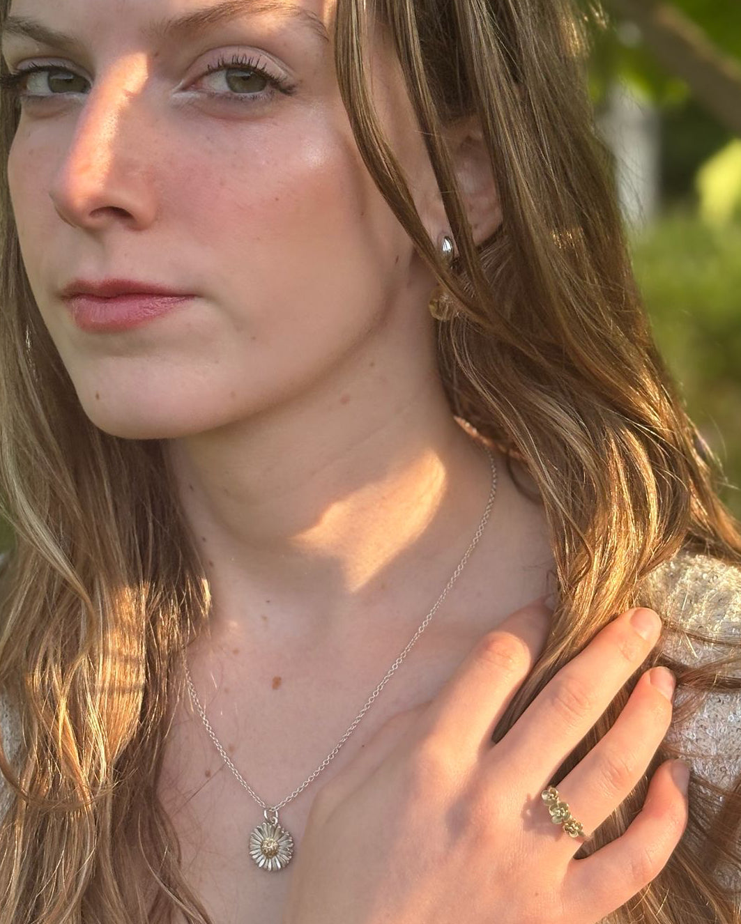Ring drie gouden bloemen