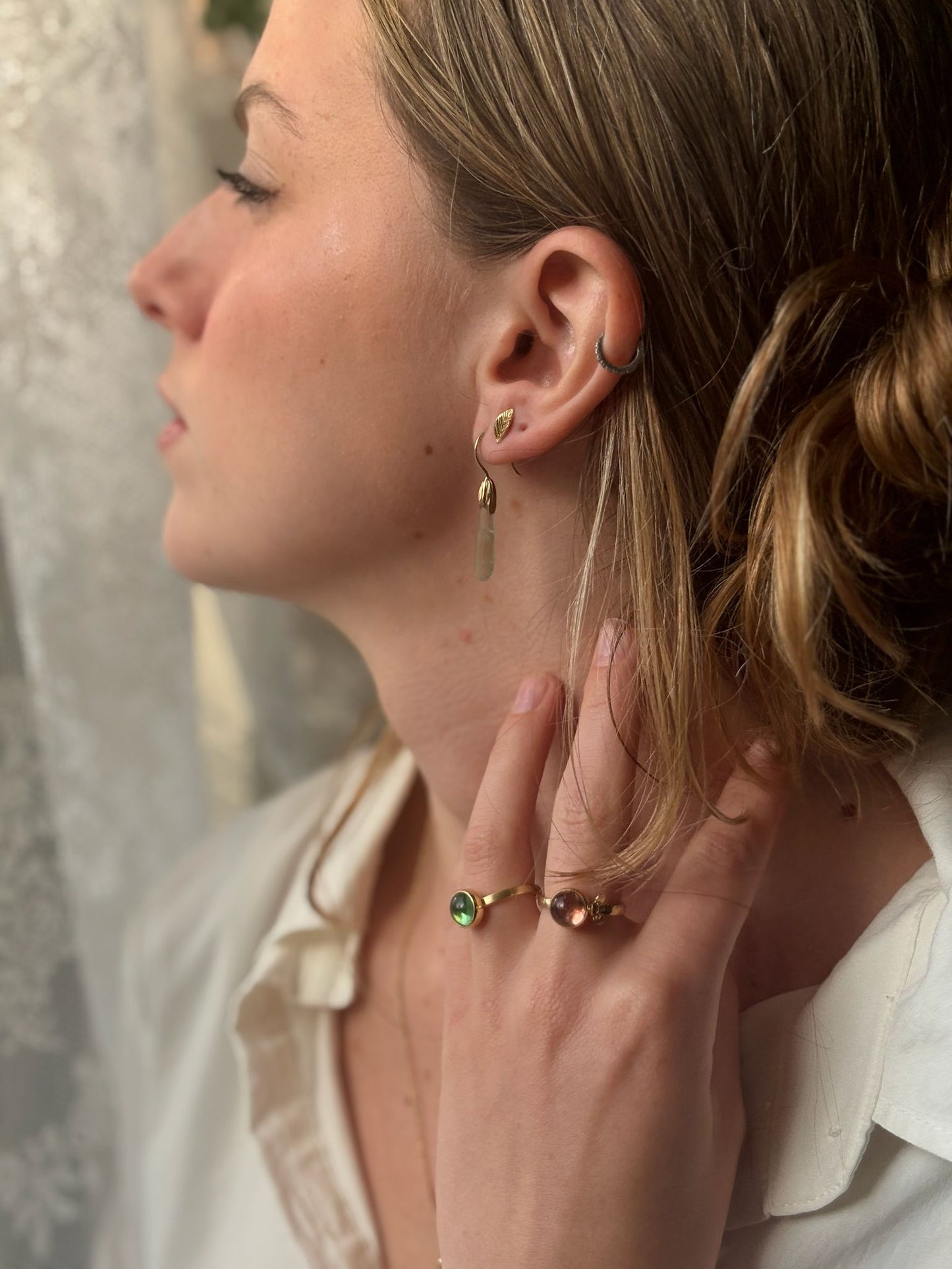 Gold ring with flower, diamond and pink tourmaline