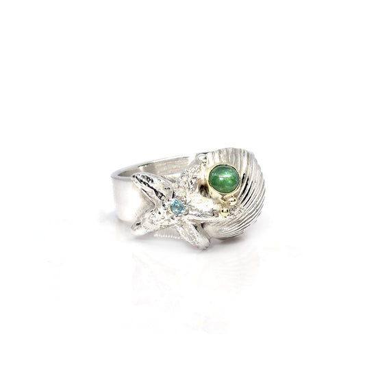 Reich verzierter Ring mit silberner Muschel und Seestern.