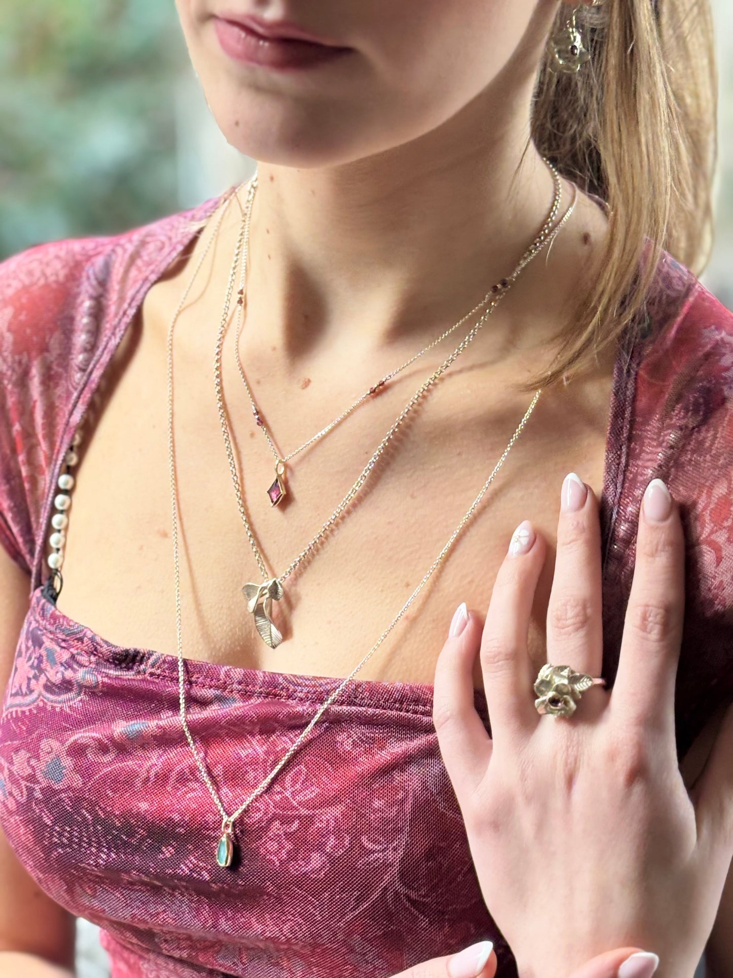 Pendant in gold setting with pink garnet