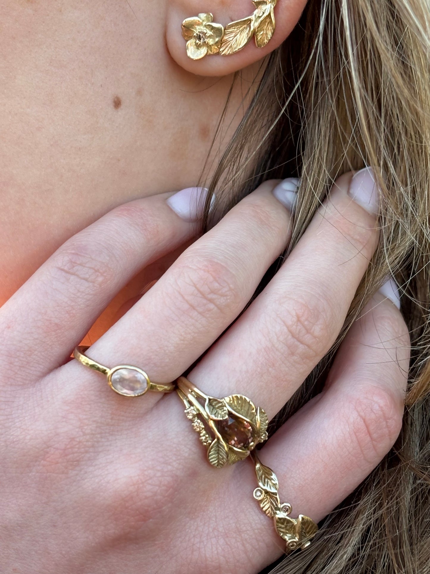 Gold ring with leaves and diamonds