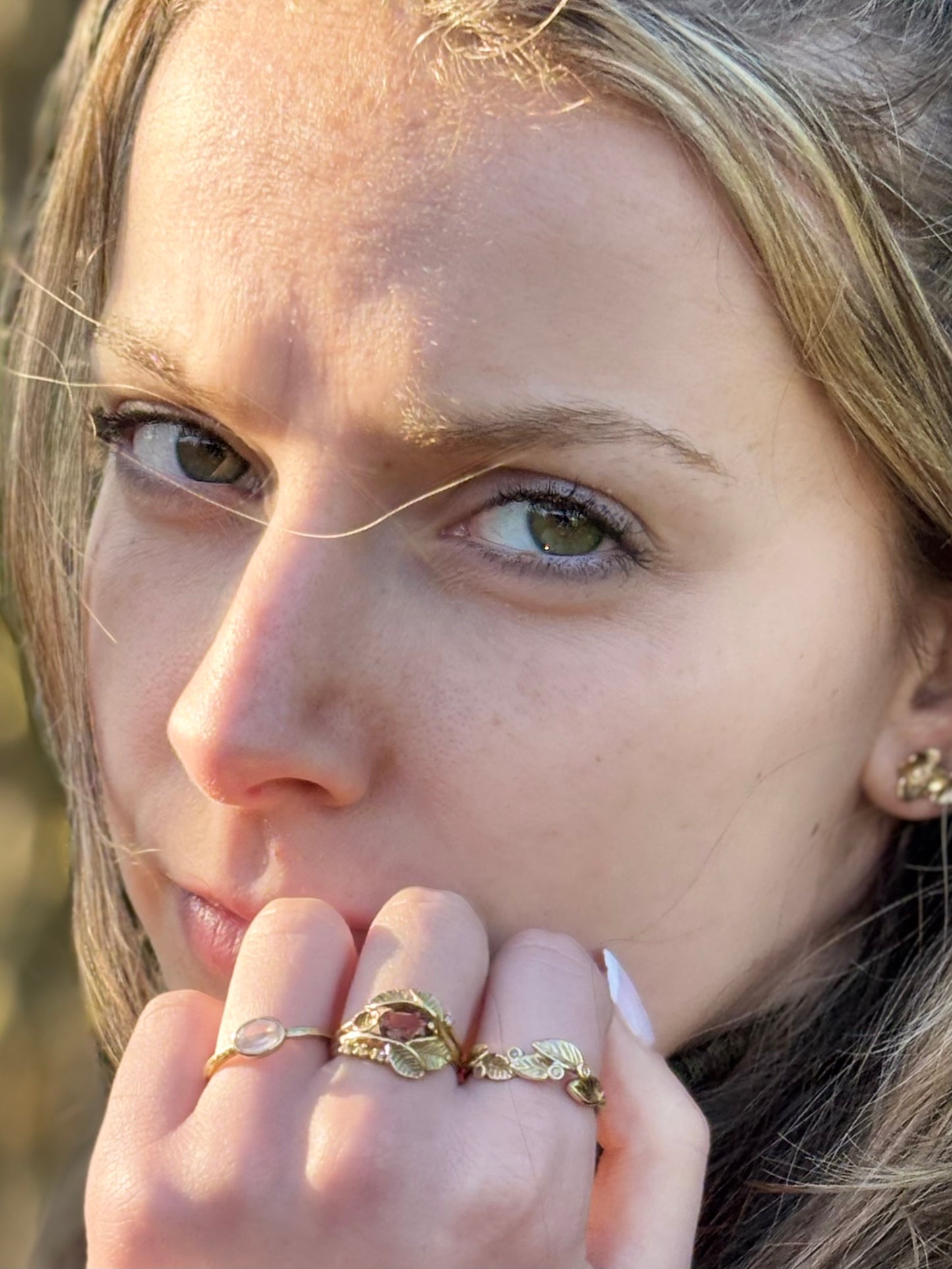 Gold ring with leaves and diamonds